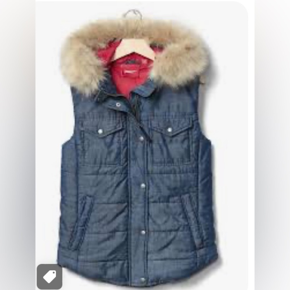 Gap x (RED) fur-trim puffer vest